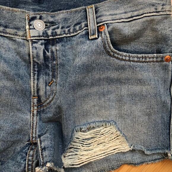 Levi’s Distressed raw hem Jeans Shorts Size 26 - Picture 6 of 8
